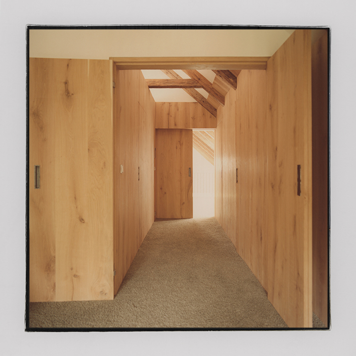 Raumhoher Wandschrank aus Eichenholz